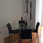 Whome Modern 1-bed With Ac & Private Terrace 아파트